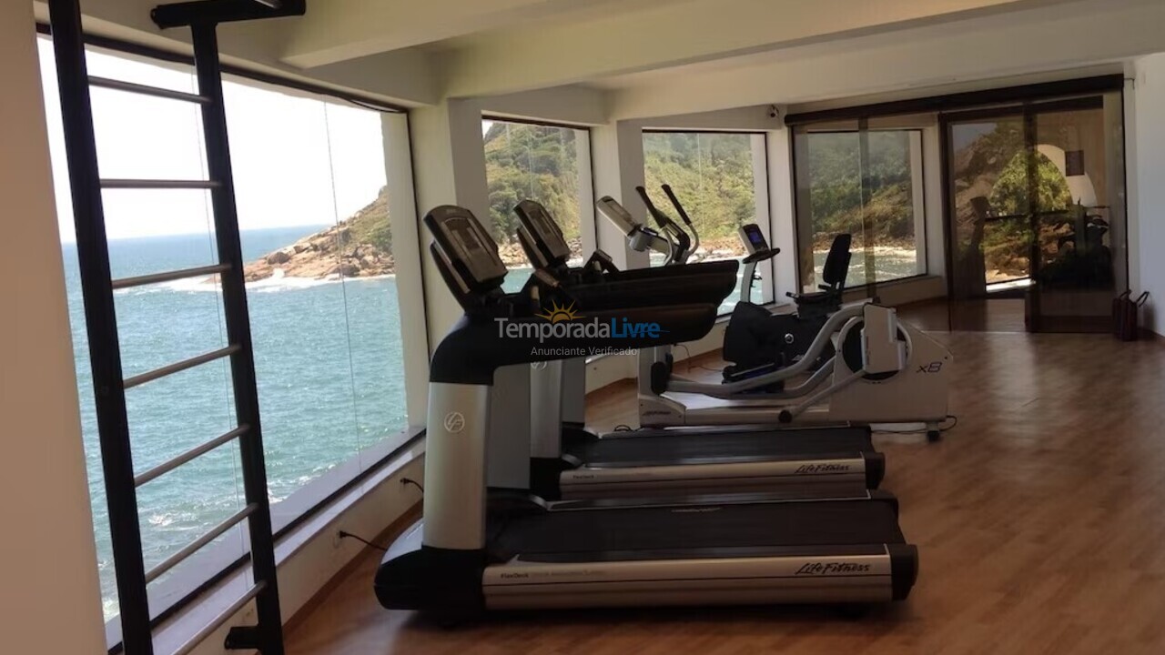 Apartamento para aluguel de temporada em Guarujá (Enseada)