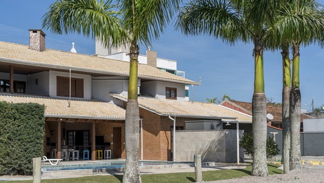 Espectacular Mansión 7 suites, 30 personas, piscina climatizada, a 50m del mar