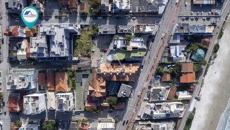 Espetacular casa, 8 quartos, 30 pessoas, piscina aquecida, a 100m mar