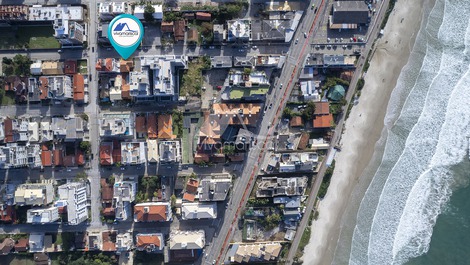 Espetacular casa, 8 quartos, 30 pessoas, piscina aquecida, a 100m mar