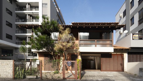 Espetacular casa, 8 quartos, 30 pessoas, piscina aquecida, a 100m mar