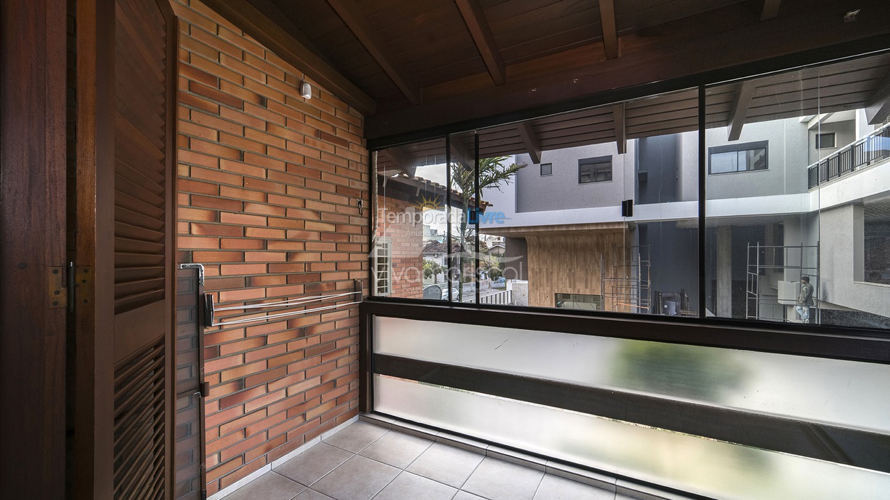 Casa para aluguel de temporada em Bombinhas (Praia de Bombas)