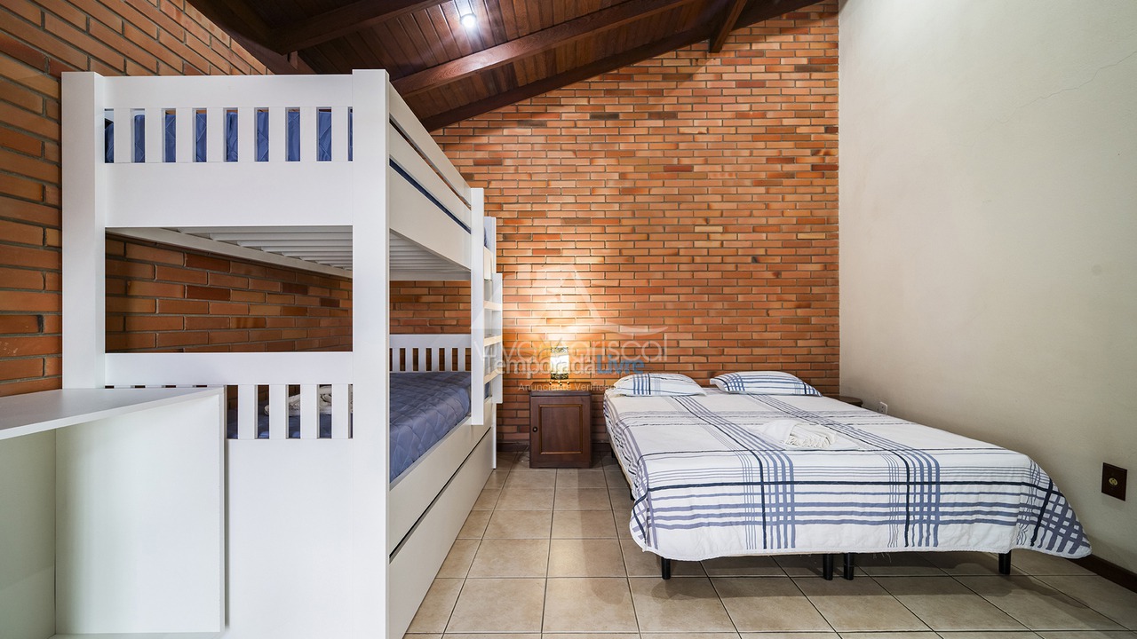 Casa para aluguel de temporada em Bombinhas (Praia de Bombas)