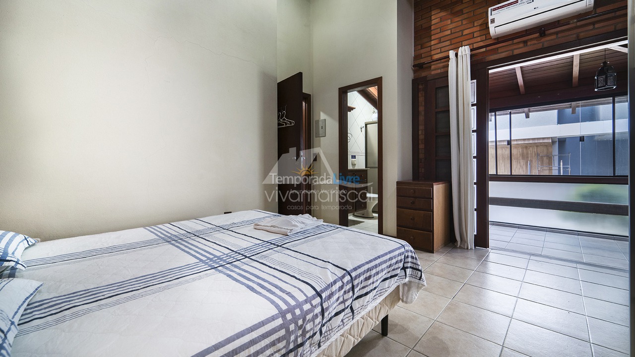 Casa para aluguel de temporada em Bombinhas (Praia de Bombas)