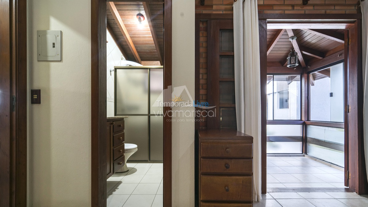 Casa para aluguel de temporada em Bombinhas (Praia de Bombas)