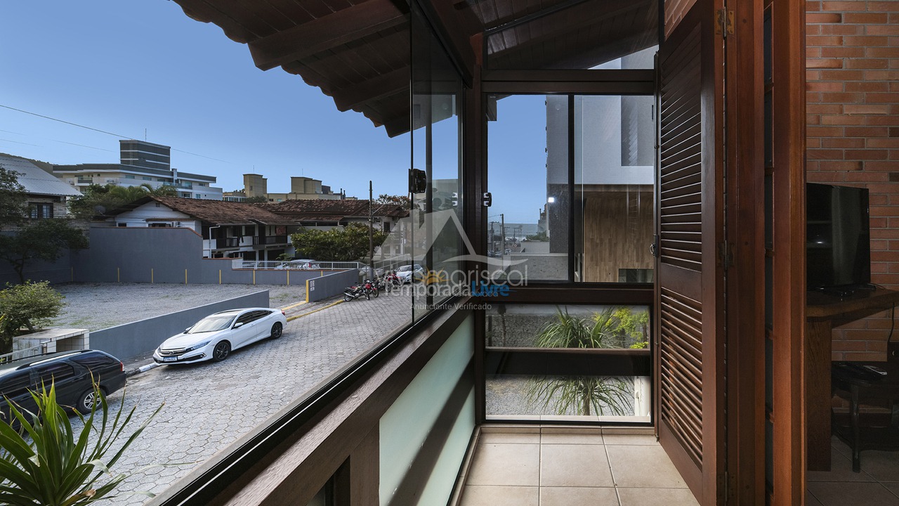 Casa para aluguel de temporada em Bombinhas (Praia de Bombas)