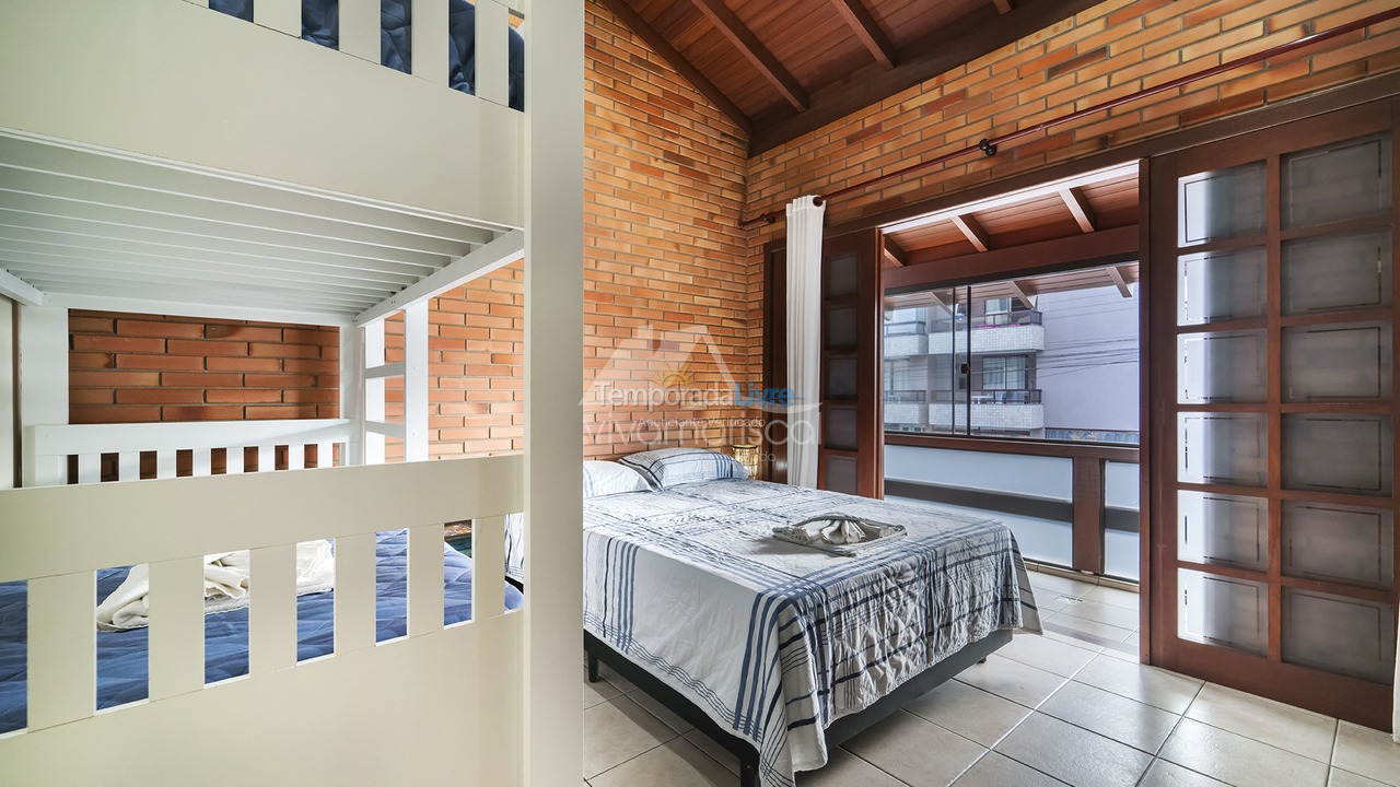 Casa para aluguel de temporada em Bombinhas (Praia de Bombas)