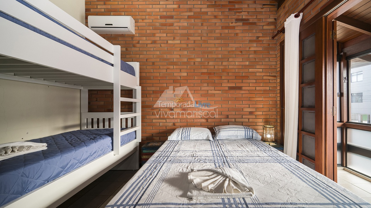 Casa para aluguel de temporada em Bombinhas (Praia de Bombas)