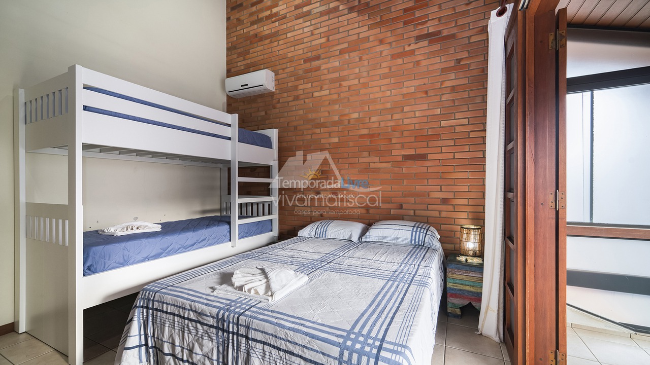 Casa para aluguel de temporada em Bombinhas (Praia de Bombas)