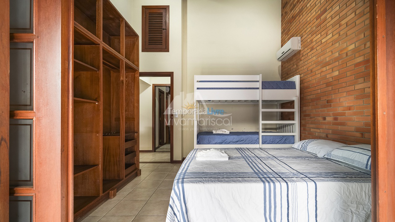 Casa para aluguel de temporada em Bombinhas (Praia de Bombas)