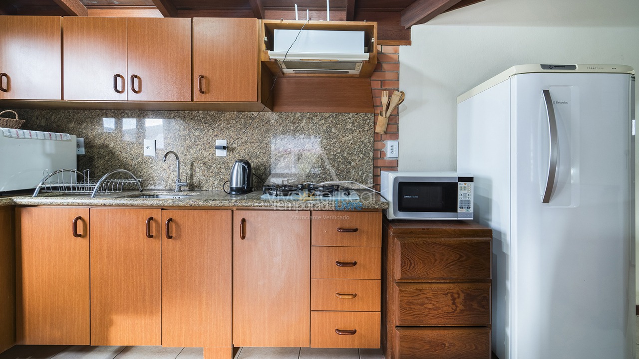 Casa para aluguel de temporada em Bombinhas (Praia de Bombas)