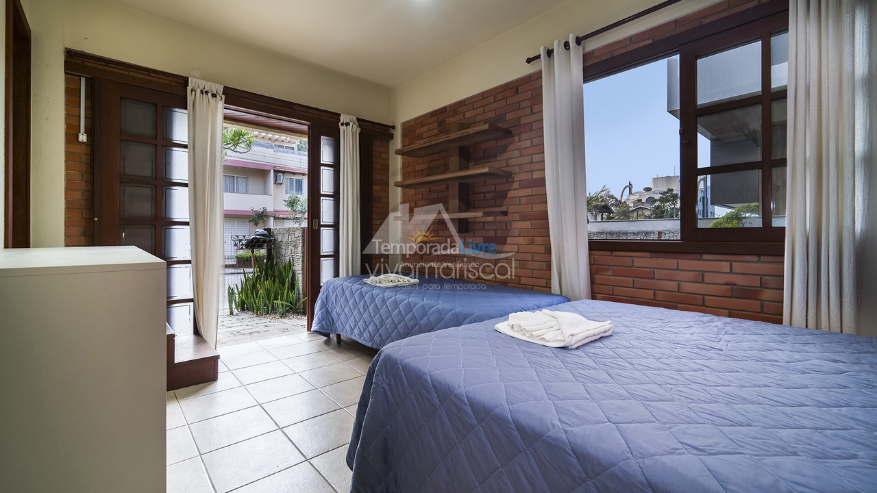 Casa para aluguel de temporada em Bombinhas (Praia de Bombas)