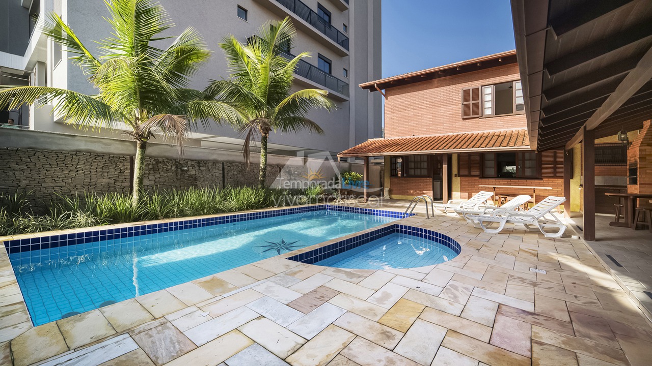 Casa para aluguel de temporada em Bombinhas (Praia de Bombas)