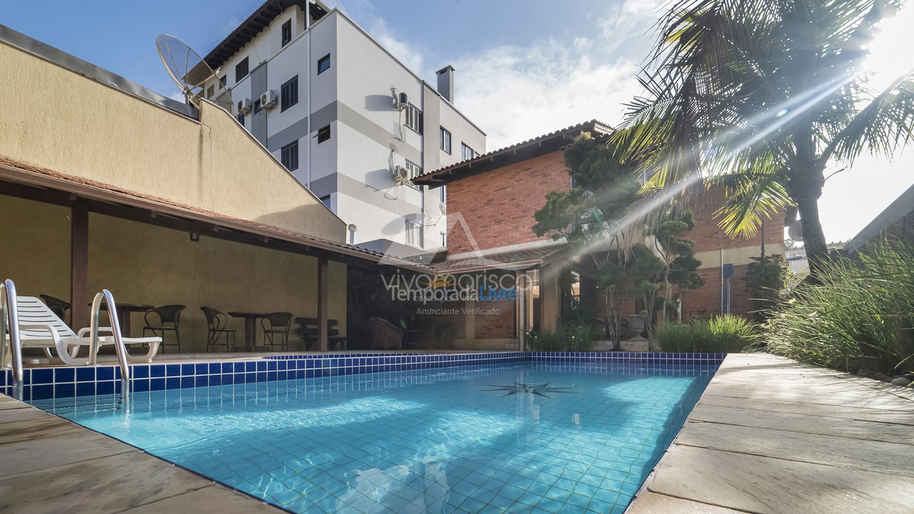 Casa para aluguel de temporada em Bombinhas (Praia de Bombas)