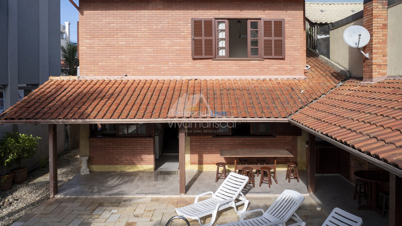 Casa para aluguel de temporada em Bombinhas (Praia de Bombas)