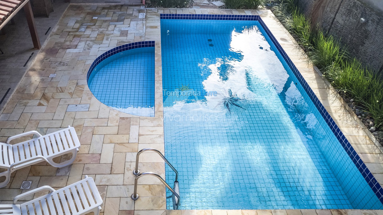 Casa para aluguel de temporada em Bombinhas (Praia de Bombas)