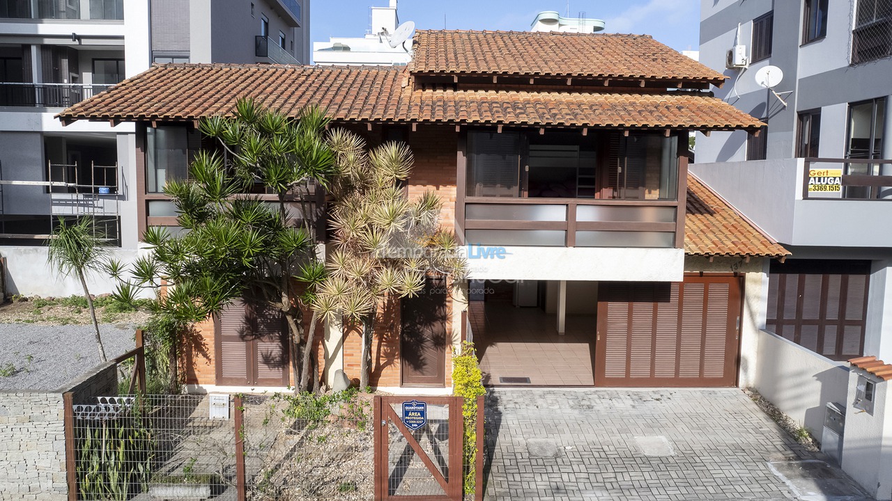 Casa para aluguel de temporada em Bombinhas (Praia de Bombas)