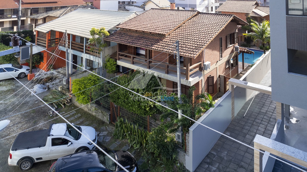Casa para aluguel de temporada em Bombinhas (Praia de Bombas)