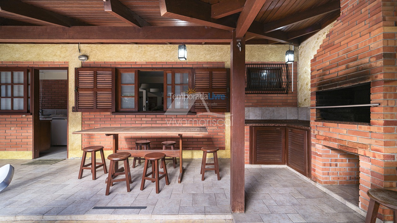 Casa para aluguel de temporada em Bombinhas (Praia de Bombas)