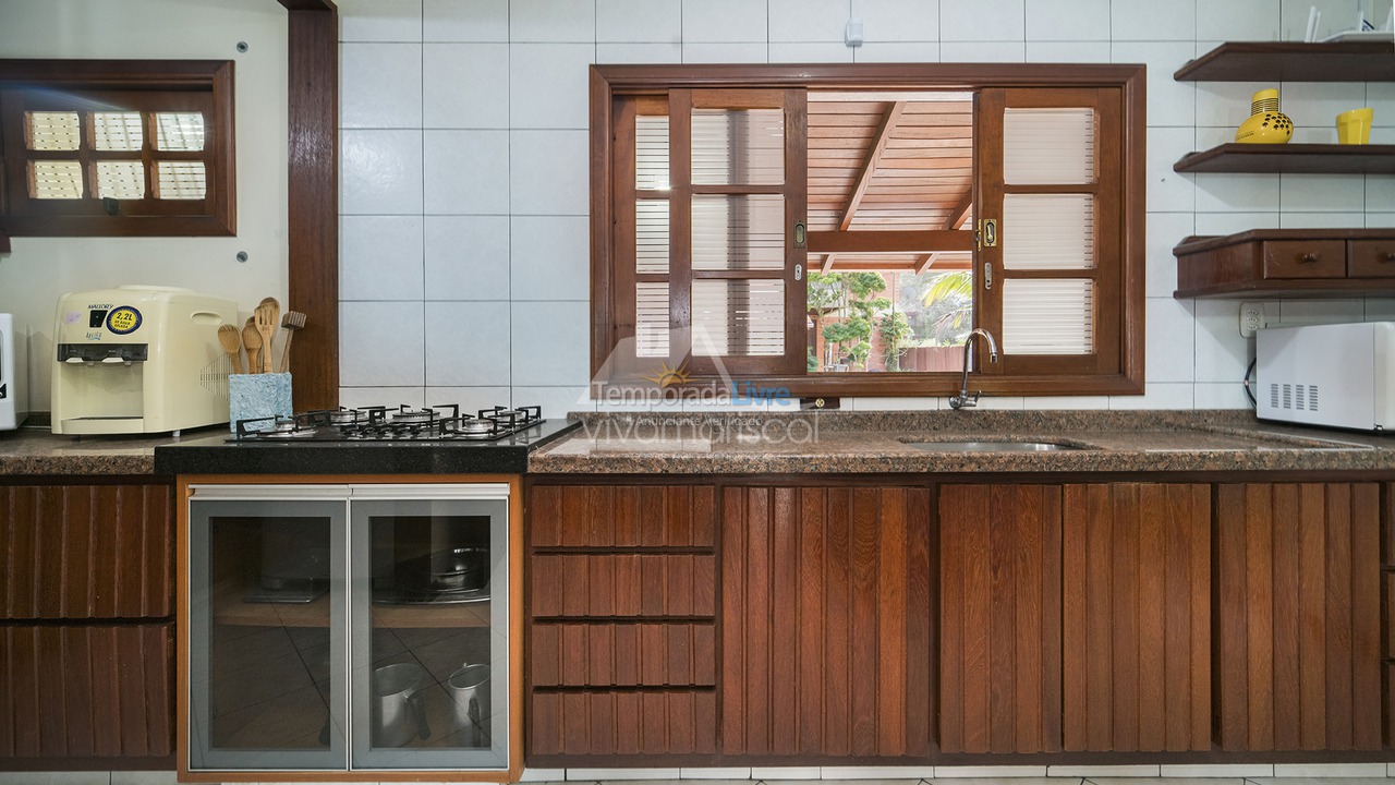 Casa para aluguel de temporada em Bombinhas (Praia de Bombas)
