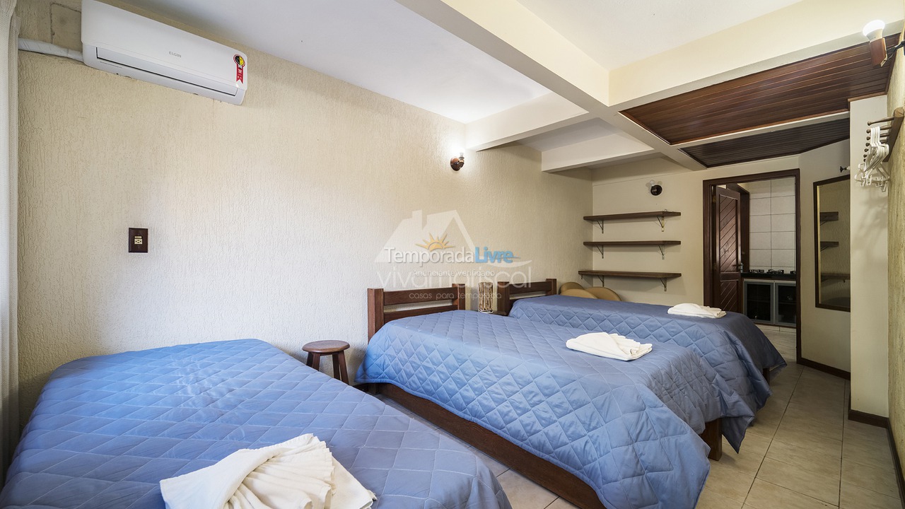 Casa para aluguel de temporada em Bombinhas (Praia de Bombas)