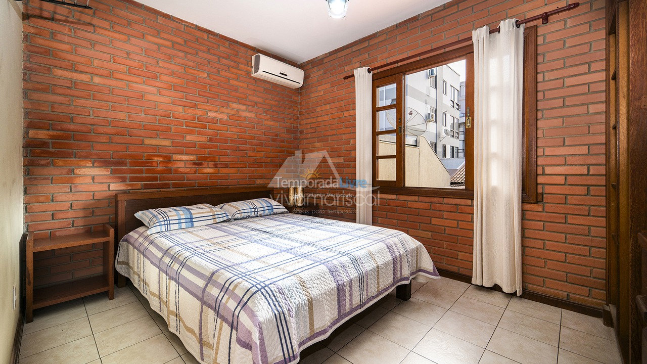 Casa para aluguel de temporada em Bombinhas (Praia de Bombas)