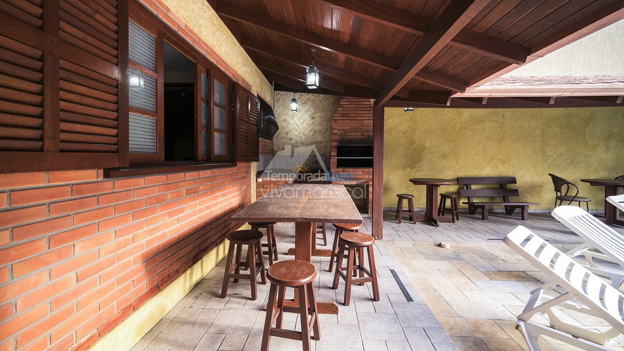 Casa para aluguel de temporada em Bombinhas (Praia de Bombas)