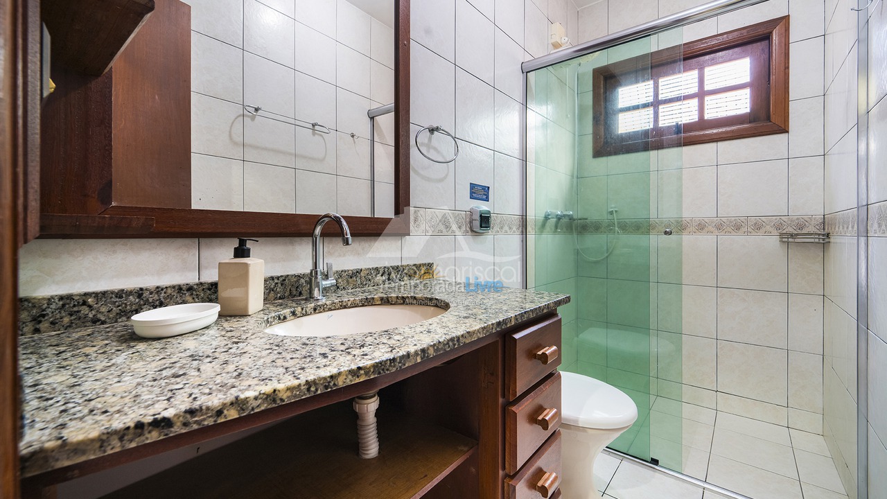 Casa para aluguel de temporada em Bombinhas (Praia de Bombas)