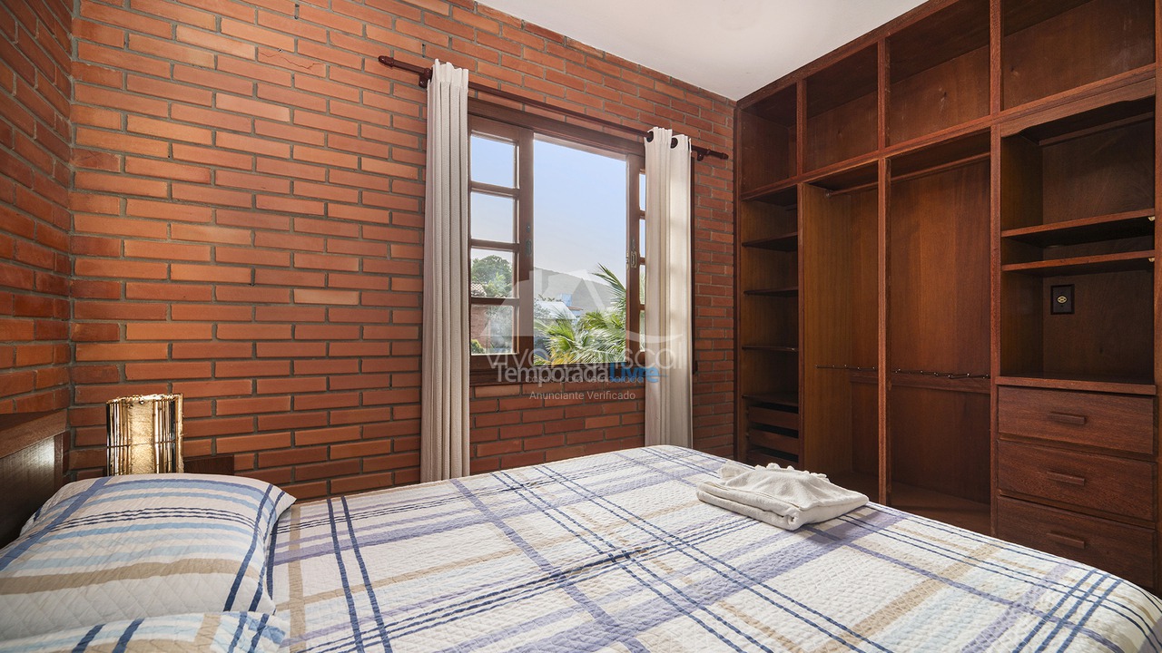 Casa para aluguel de temporada em Bombinhas (Praia de Bombas)