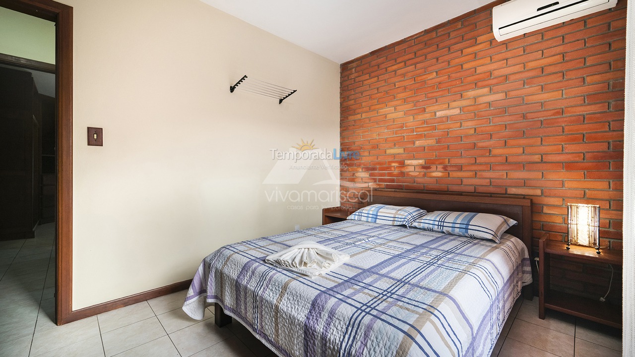 Casa para aluguel de temporada em Bombinhas (Praia de Bombas)