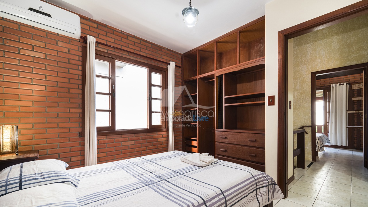 Casa para aluguel de temporada em Bombinhas (Praia de Bombas)