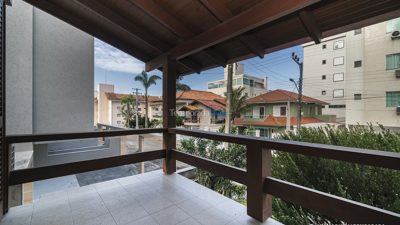 Casa para aluguel de temporada em Bombinhas (Praia de Bombas)