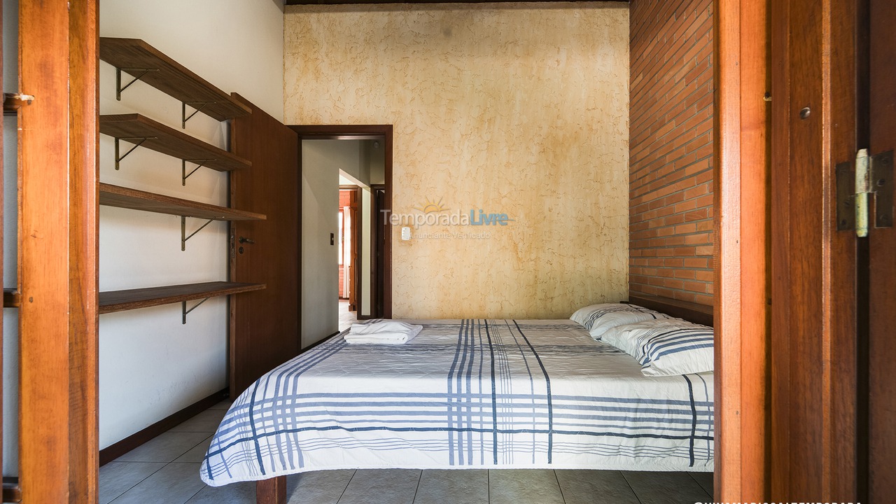 Casa para aluguel de temporada em Bombinhas (Praia de Bombas)