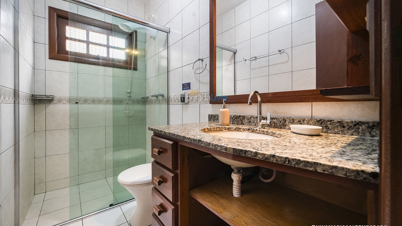 Casa para aluguel de temporada em Bombinhas (Praia de Bombas)