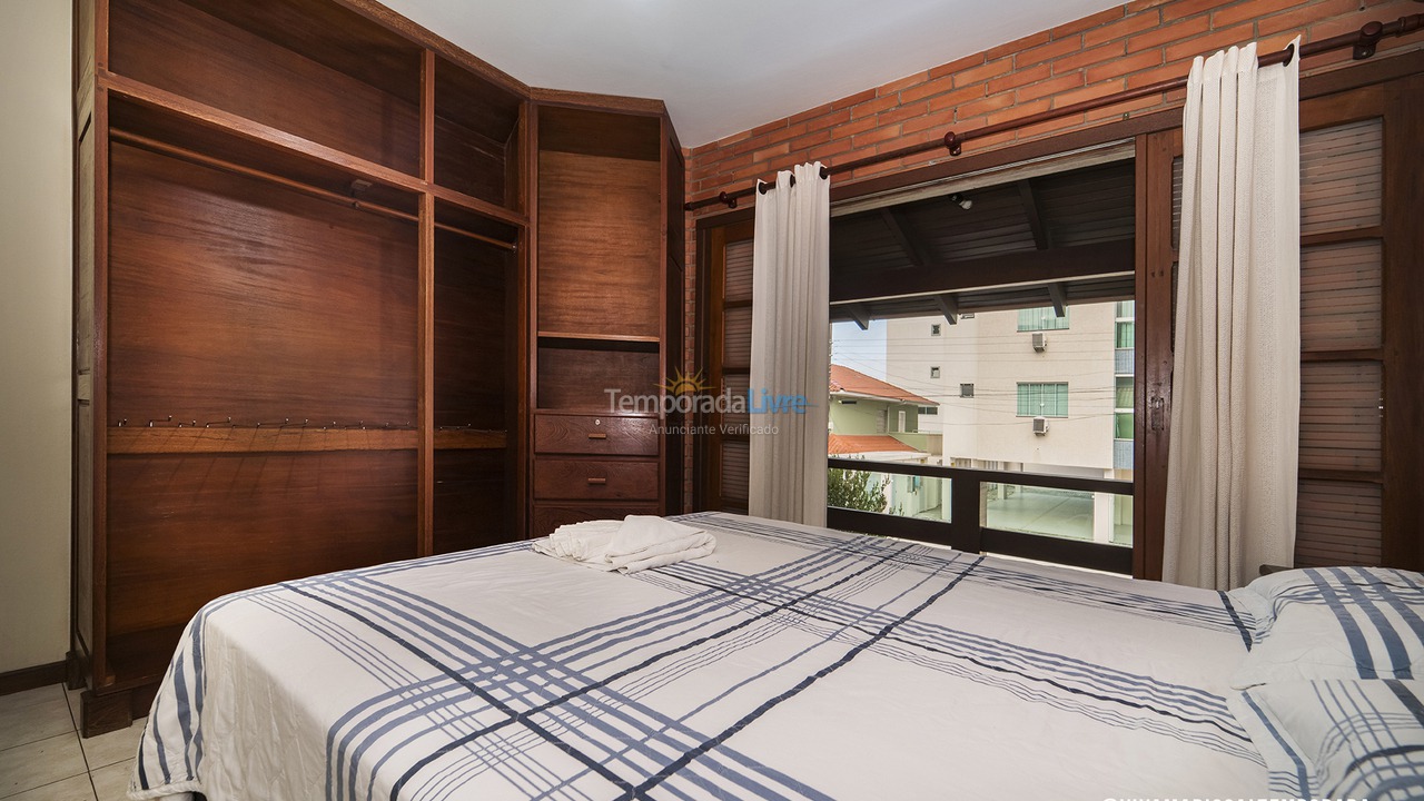 Casa para aluguel de temporada em Bombinhas (Praia de Bombas)