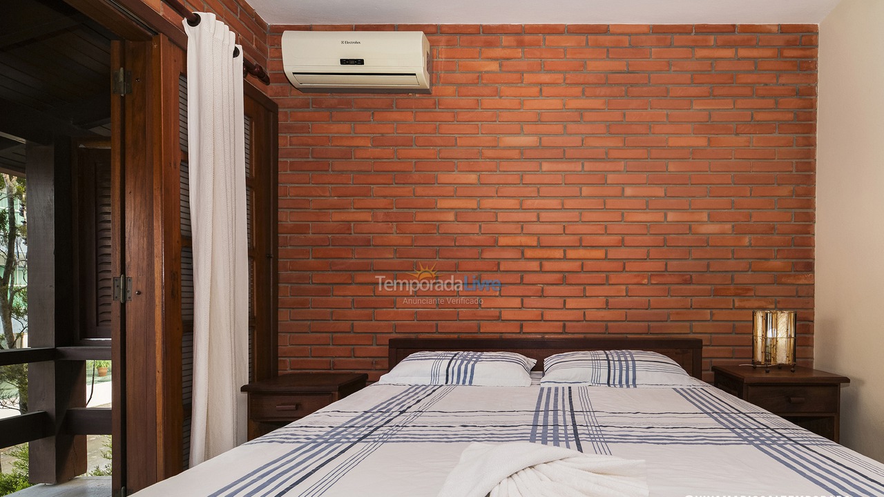 Casa para aluguel de temporada em Bombinhas (Praia de Bombas)