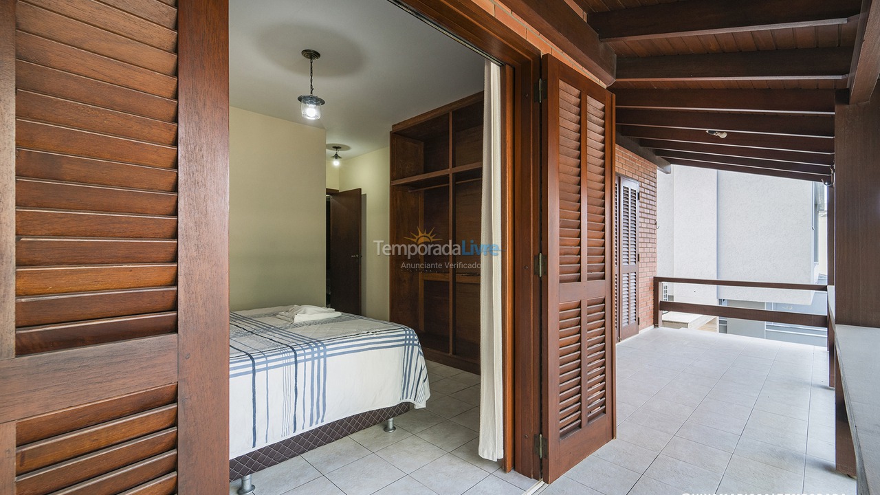 Casa para aluguel de temporada em Bombinhas (Praia de Bombas)