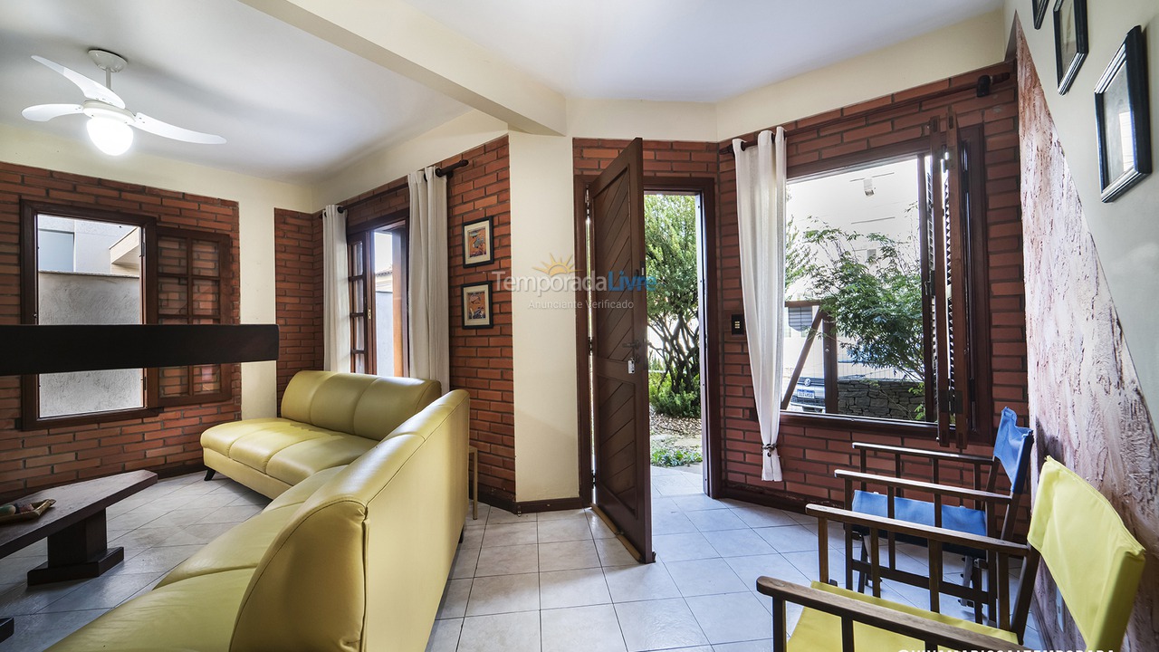 Casa para aluguel de temporada em Bombinhas (Praia de Bombas)