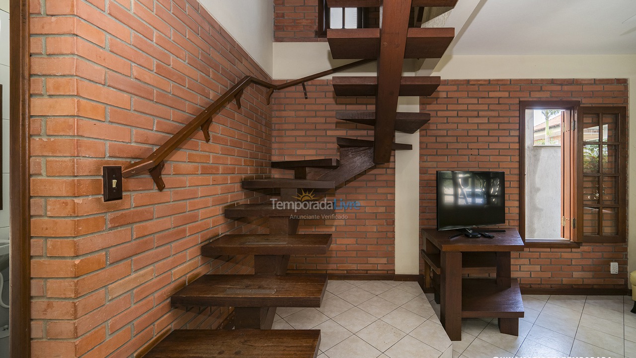 Casa para aluguel de temporada em Bombinhas (Praia de Bombas)