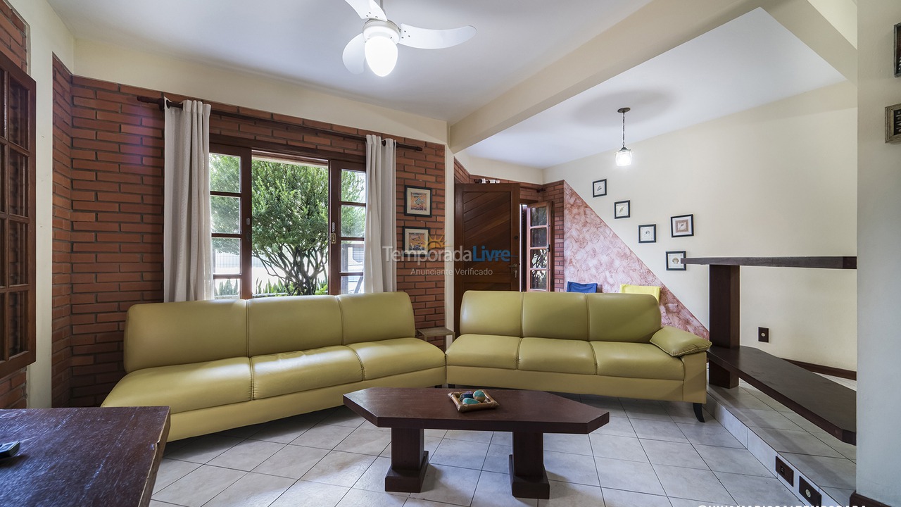 Casa para aluguel de temporada em Bombinhas (Praia de Bombas)