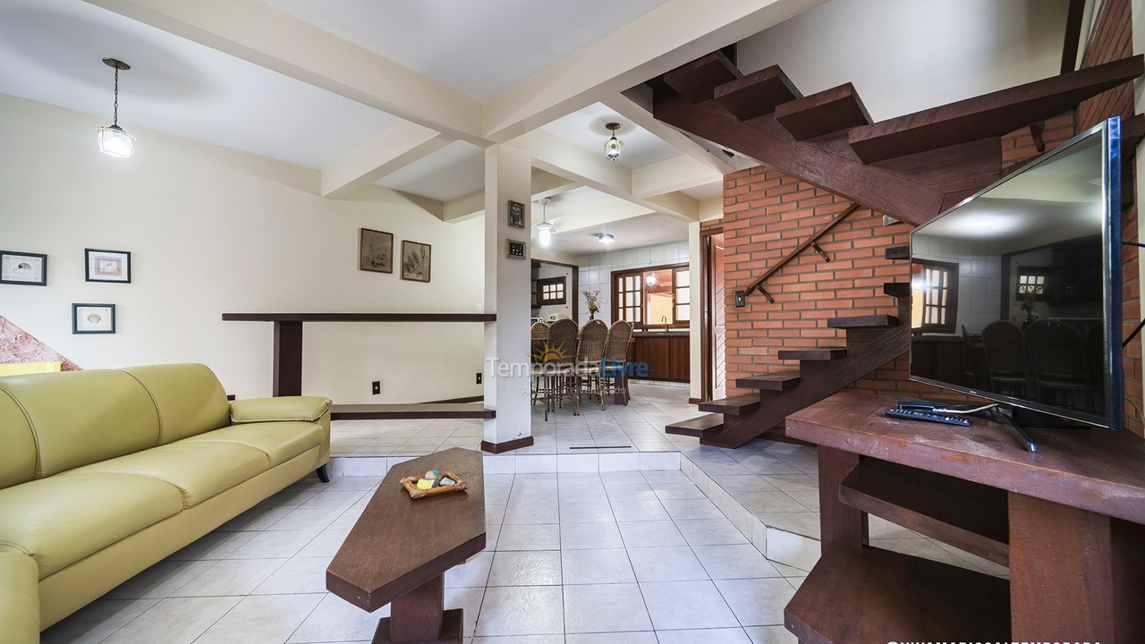 Casa para aluguel de temporada em Bombinhas (Praia de Bombas)