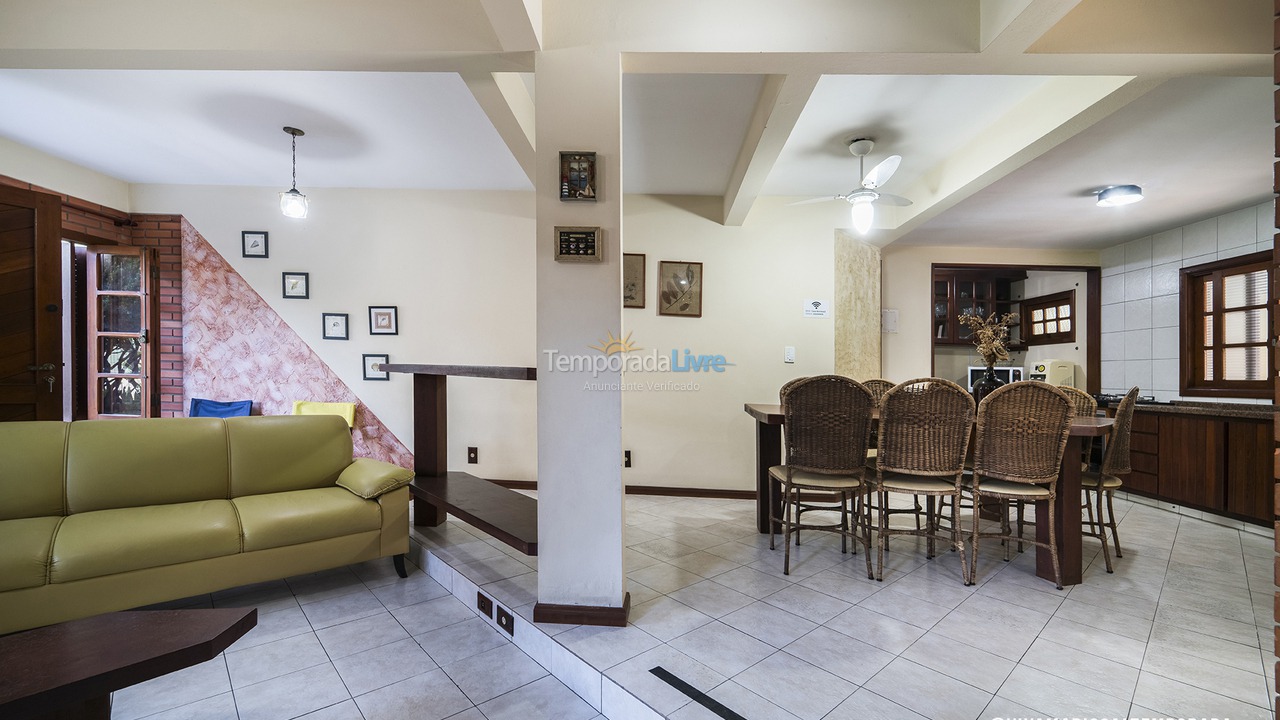 Casa para aluguel de temporada em Bombinhas (Praia de Bombas)