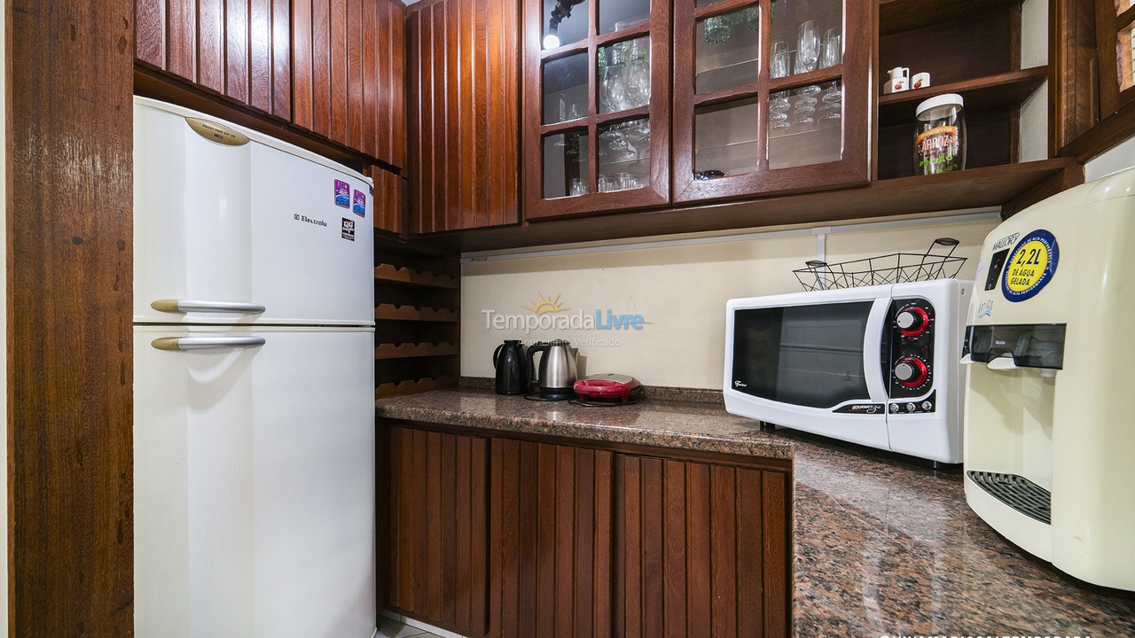 Casa para aluguel de temporada em Bombinhas (Praia de Bombas)