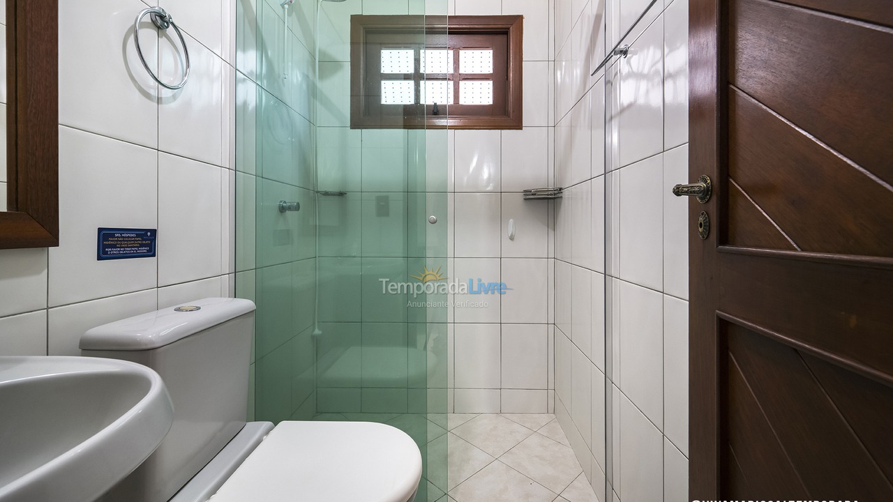 Casa para aluguel de temporada em Bombinhas (Praia de Bombas)