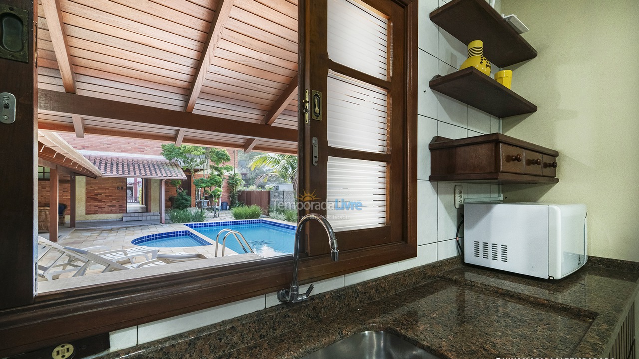 Casa para aluguel de temporada em Bombinhas (Praia de Bombas)