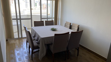 Apartamento 4 dormitórios - Centro de Bal. Camboriú com ar e wifi