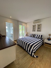 LUXUOSA CASA DE PRAIA DISPONÍVEL PARA RÉVEILLON E MENSAL