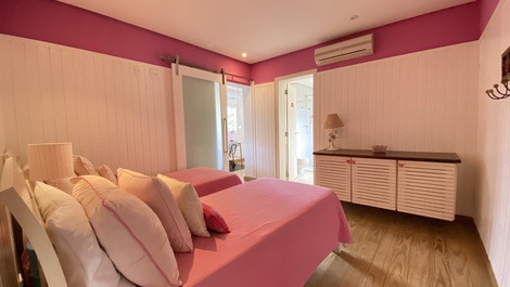 LUXUOSA CASA DE PRAIA DISPONÍVEL PARA RÉVEILLON E MENSAL