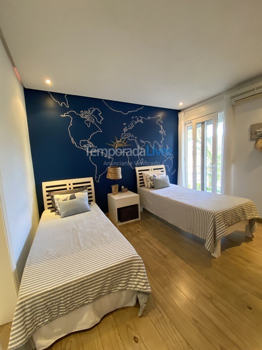 Casa para aluguel de temporada em São Sebastião (Praia da Baleia)