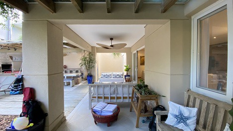 LUXUOSA CASA DE PRAIA DISPONÍVEL PARA RÉVEILLON E MENSAL